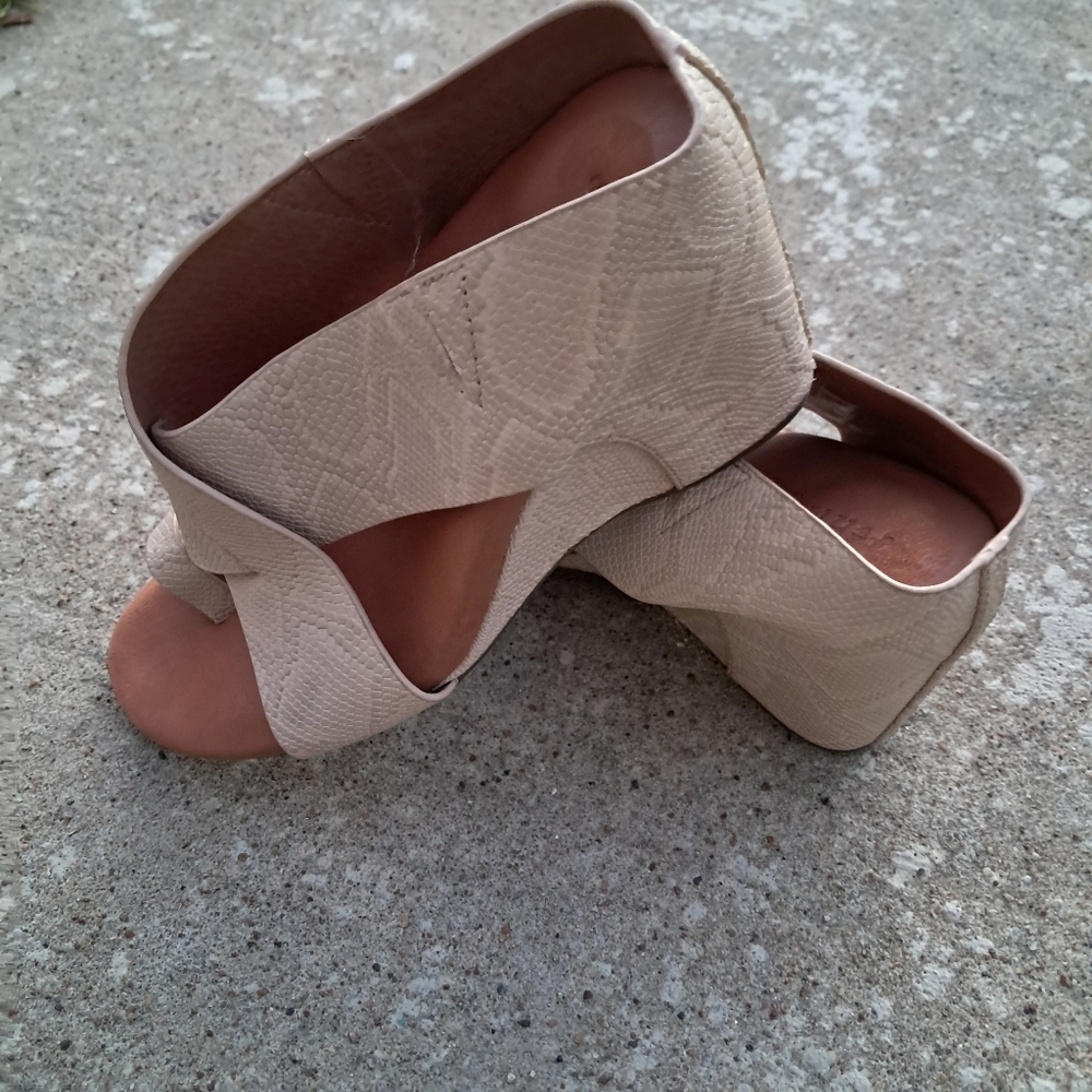 Gentle Souls Elegant Cream Women's Shoes Size 7.5 Hi 3.5  IN
